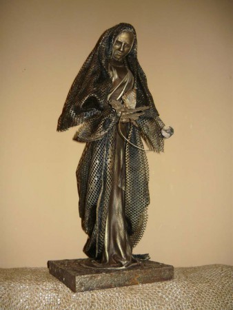 Cím: Lélekpillangó  Magasság: 40 cm  Talapzat:15x13  Technika: vegyes  (SOLD)