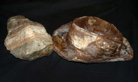 A kő eredeti, a kalap asztali kínáló és vegyes technikával készült (SOLD)